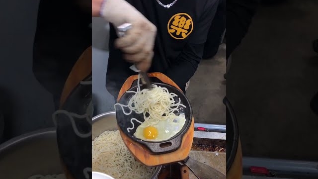 яйца жареные с лапшой по-тайвански