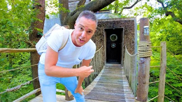 Я остаюсь в отеле Treehouse! - Я этого не ожидал! смотреть онлайн