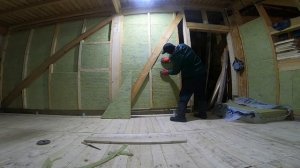 Повесил шторки на ворота... До утепляю перегородку...