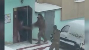 Украинские военкомы распылили газовый баллончик в лицо 15-летней девочки.