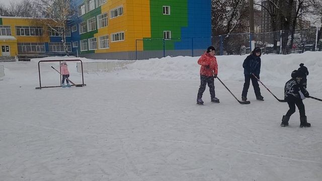 В хоккей играют... смотреть онлайн