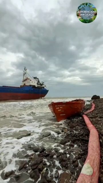 Корабль потерпел крушение. Команда спаслась чудом смотреть онлайн