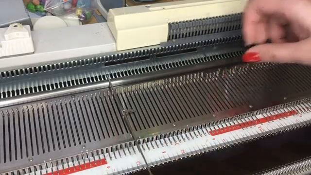 Машина Замена иглы в центре игольницы_Сильвер Рид 280