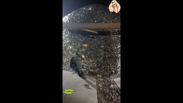 Строительство, разгрузка баржи смотреть онлайн