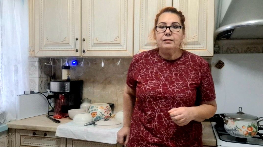 983 Закрыла комментарии под видео.Мы самая скандальная семья.Таких нужно спускать с лестницы. смотреть онлайн