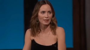 Эмили Блант о дружбе с Дуэйном Джонсоном, «нечистом животике» Джимми и о том, как она делает удивите