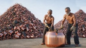 Процесс переработки старых медных двигателей в гигантские медные кастрюли. Индия