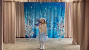 Песня «Новогоднее счастье». Исполняет Маша Перегудова