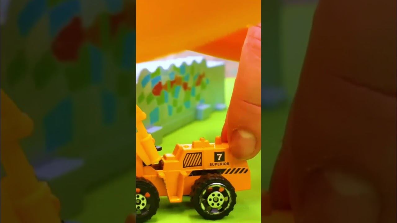 Чем заняты рабочие машинки? #игрушки #интересно #детскийканал смотреть онлайн