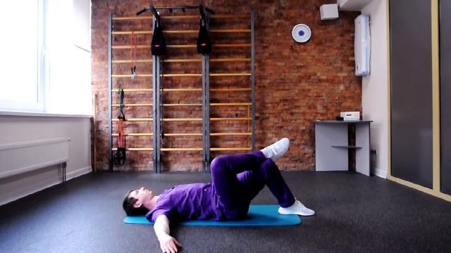 Здоровый_позвоночник_всего_за_12_минут!_Гимнастика_с_инструктором смотреть онлайн