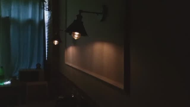 Лампы, которые не гаснут, установка бра на кухне, финальные штрихи.