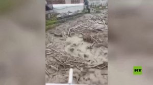 آثار الفيضانات المدمرة في إندونيسيا