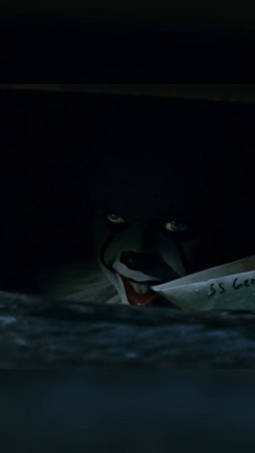 Ужасы на вечер, "оно". Держи его, Джорджи #ужасы #оно #фильмнавечер #стивенкинг смотреть онлайн