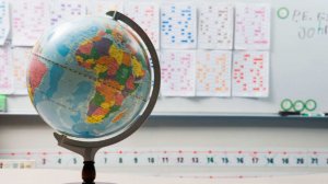 Учитель географии насиловал учениц прямо в школе