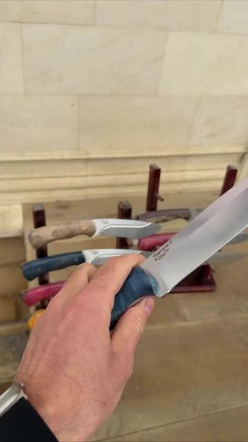 Рабочие и Красивые Ножи