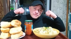 Мукбанг/Обжорыч/Тушёная картошка с домашней курицей, пирожки с капустой, баклажанная аджика/