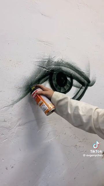 Попробуйте нарисовать глаза