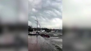 Мощный шторм и ливни накрыли запад Турции.