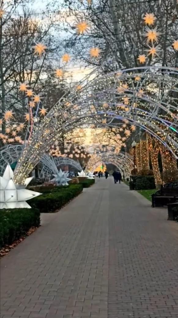 город Краснодар (Юг, России) 3 км улицы Красной украшены для встречи 2026 года смотреть онлайн