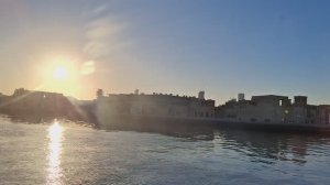 Арабские Эмираты. Водная прогулка из Дубай в Шарджу на  пароме за 35 минут и 15 дирхам. На закате.