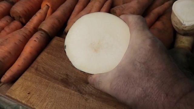 Овощи в январе после хранения в погребе в разрезе