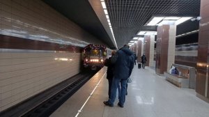 Новогодний поезд на Замоскворецкой линии метро. Москва.