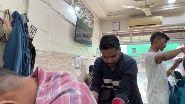 ASMR-массаж головы на улице. Шумная дорога Индии смотреть онлайн