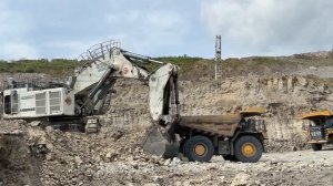 Большой экскаватор Liebherr R9350 в действии