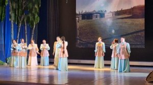 Ансамбль "Туймаада" исполняет песню "Үрүҥ туллук эрэ мөлбөстүүр" (Толь белая пуночка трепыхается)