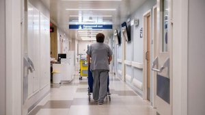 В России сохранили долю окладов в зарплате медработников на уровне не ниже 50%