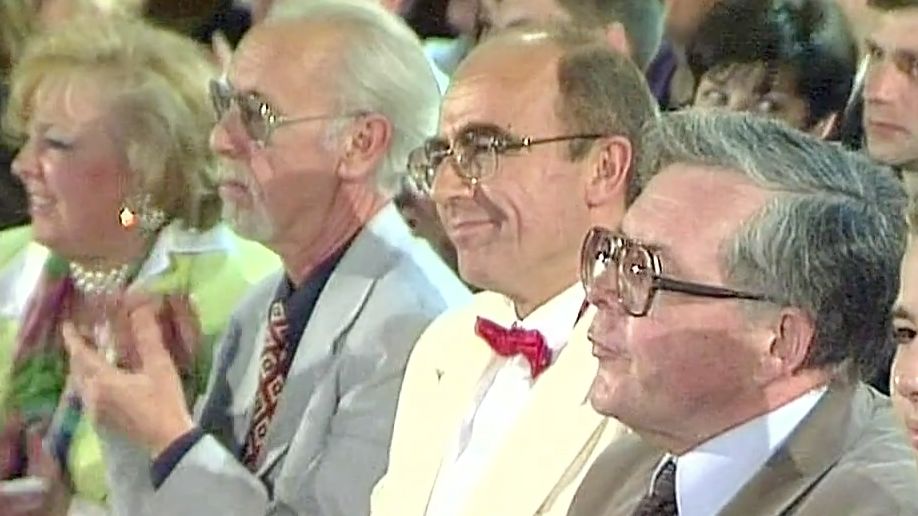 С какой целью ректор Гуманитарного Университета профсоюзов А.С.Запесоцкий собрал на Музыкальном р смотреть онлайн