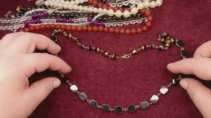 275. Как обычно - бусы, броши, серьги...