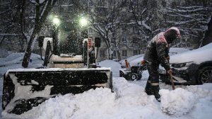 Битва со СНЕГОМ, засыпает порог дома