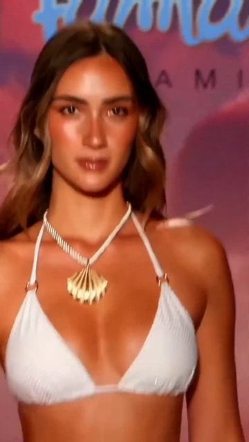 Priscilla Ricart’s runway walk for Luli Fama #miamiswimweek2025 #swimwear #paraiso #miami смотреть онлайн