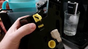 Philips EP1200/00. Кофемашина.
Полная  промывка  системы от накипи, с помощью   спец  раствора.