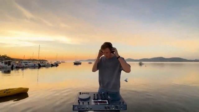 RÜFÜS DU SOL Sunset Mix in the French Riviera смотреть онлайн