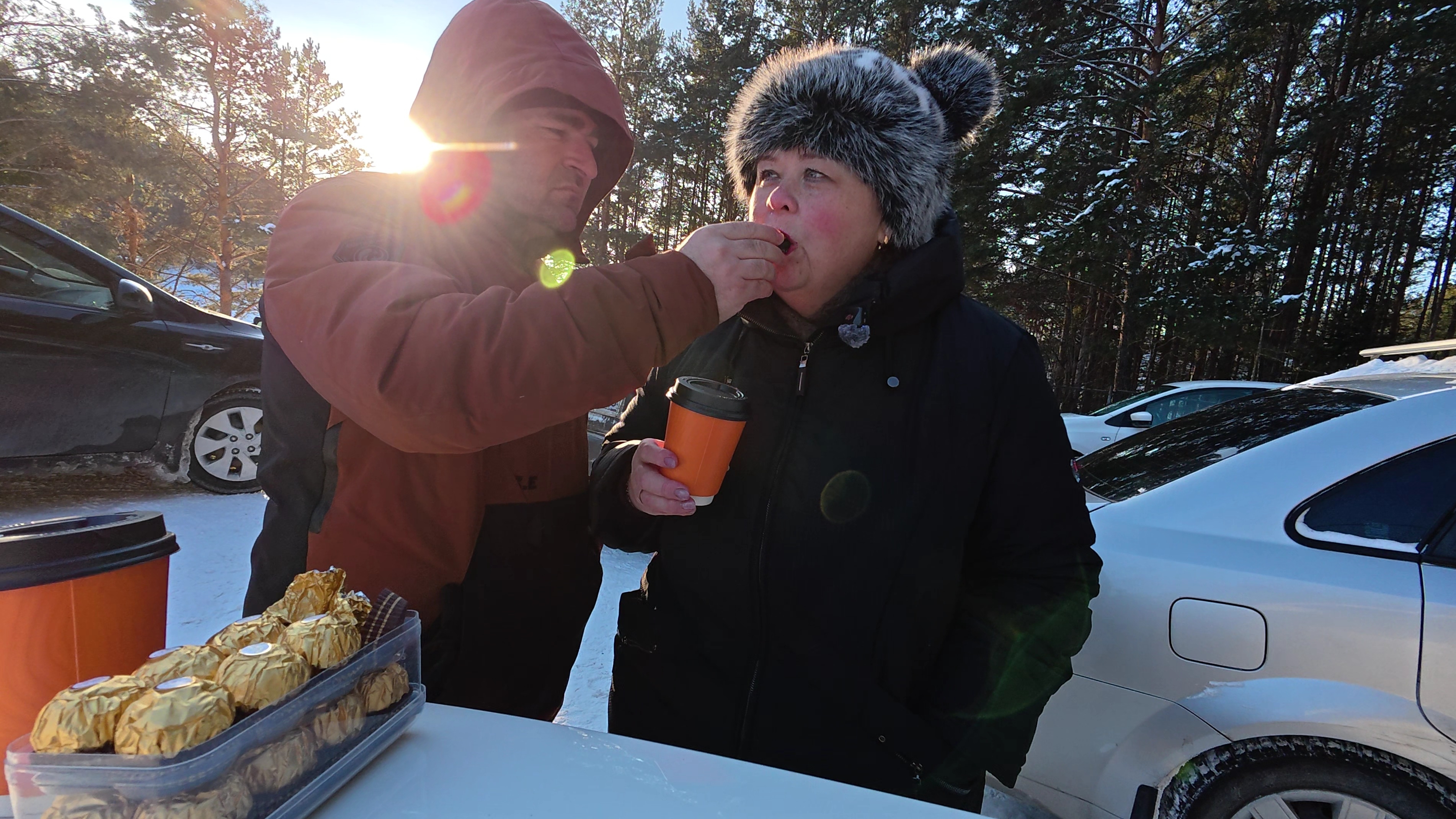 Купили новый тюбинг  и открыли  сезон на тёмной речке. смотреть онлайн
