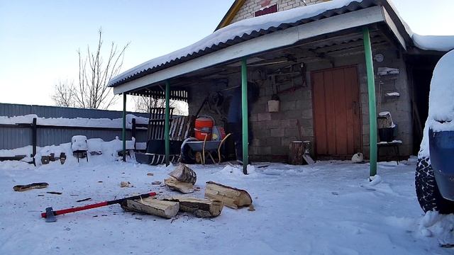 Как согреться в мороз? Колун мне в помощь смотреть онлайн