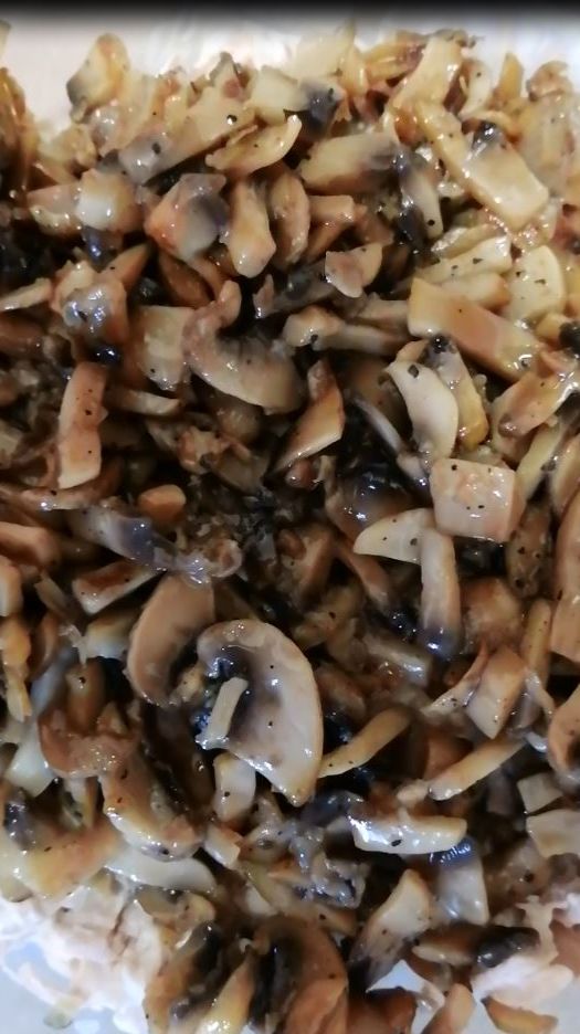 СЛОЕНЫЙ САЛАТ с Жареными ГРИБАМИ #SHORTS смотреть онлайн