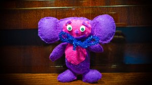 Как играть песню из мультфильма "Чебурашка" на пианино.