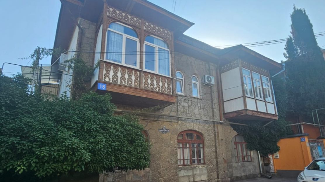 Обзор 4- комнатной квартиры на продажу в Ялте, ул. Пироговская смотреть онлайн