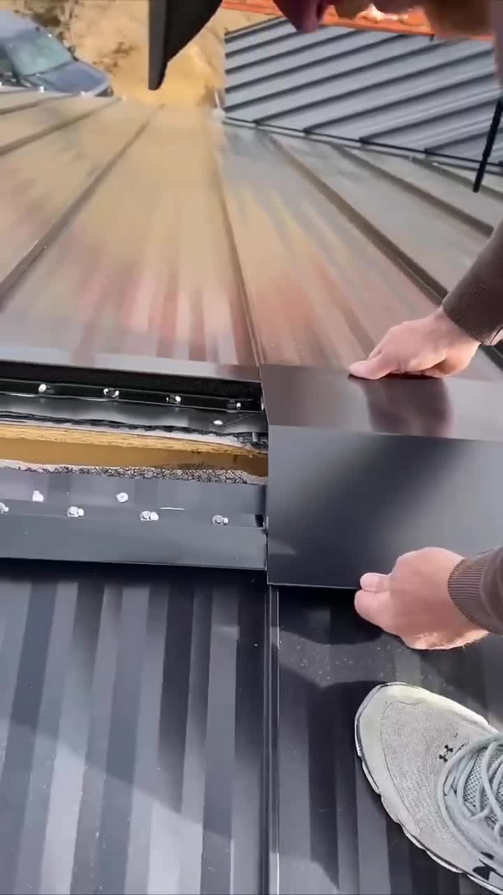 Устанавливаем кoнек.