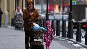 В России сняли ограничения на включение декретного отпуска в стаж родителей