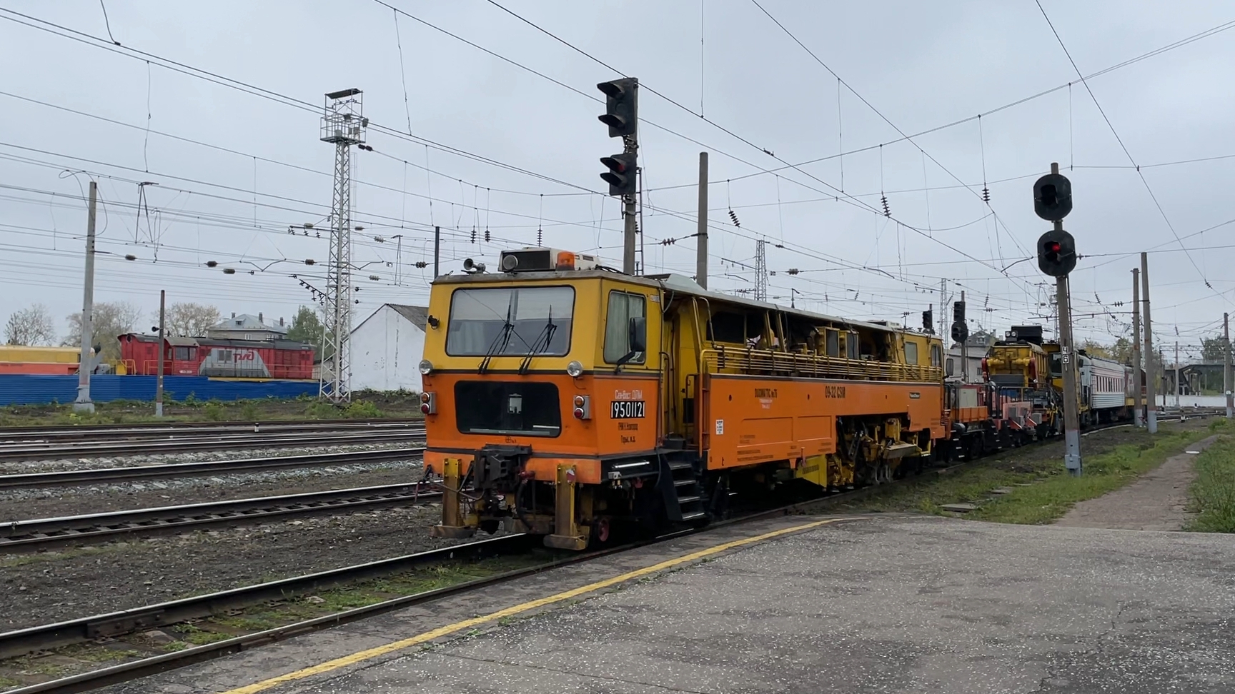 Путевая техника и тепловоз ЧМЭ3-2356 смотреть онлайн