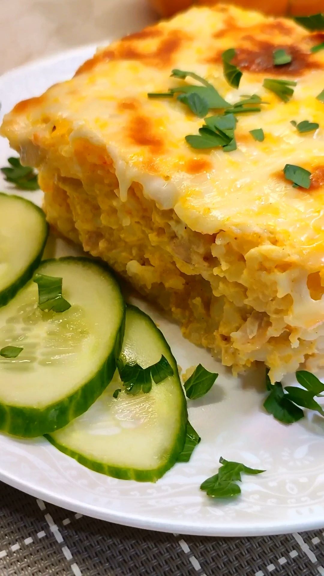 Обладенная запеканка из риса и курицы. Язык можно проглотить как вкусно