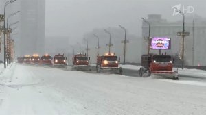 Коммунальные службы Москвы работают в усиленном режиме в связи с мощным снегопадом.