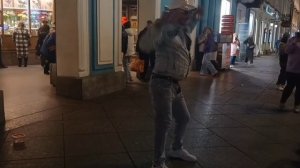 ТАНЦОР МАЙКЛ ТАНЦУЕТ С ТАНЦОРОМ САШЕЙ