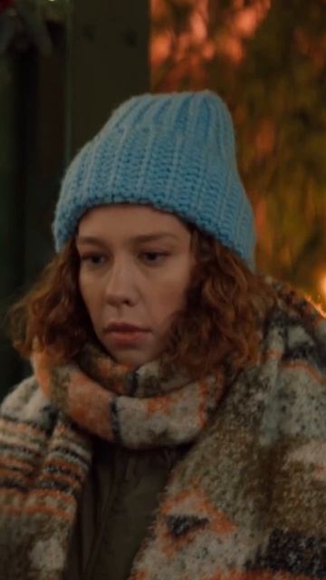 Никогда не знаешь, где судьба сведёт с бывшим... Например, на новогодней ярмарке 🥹 смотреть онлайн