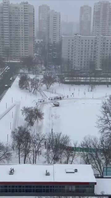 Коммунальщики во время снегопада смотреть онлайн