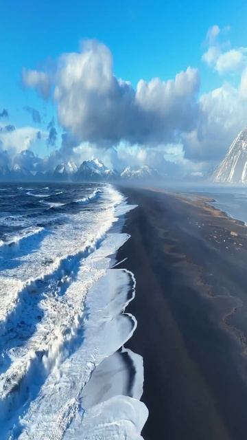 Знаменитый Черный пляж Рейнисфияра смотреть онлайн